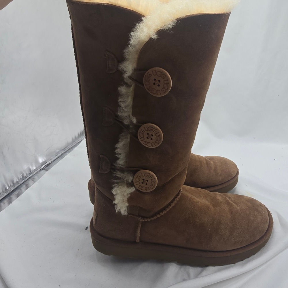 UGG Bailey Button Triplet II Boot Women 8 Chestnut Suede 1016227 Winter Tall
